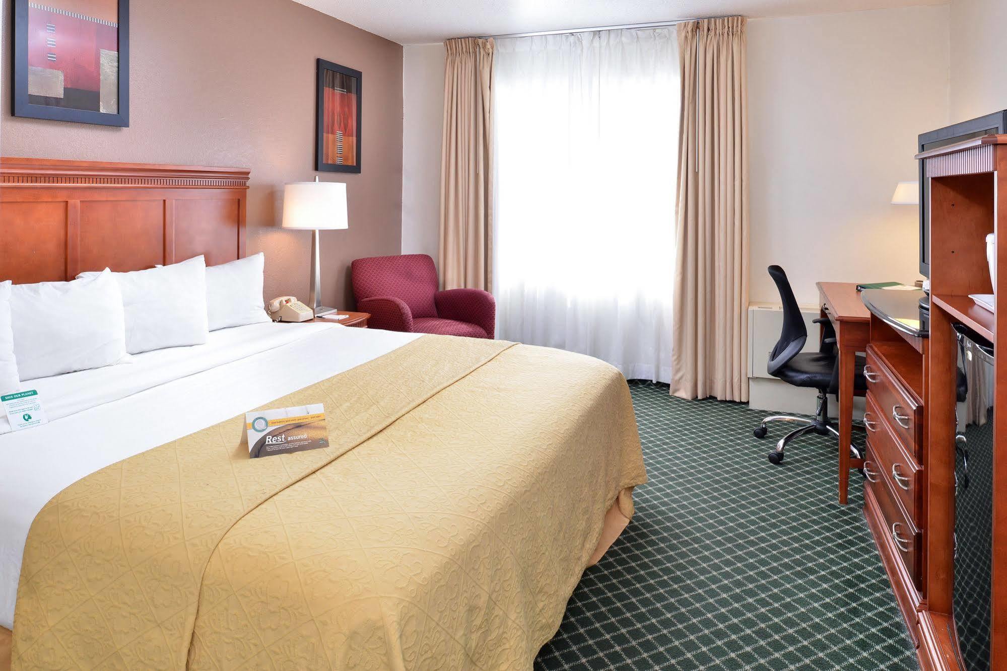 Quality Inn Colchester - Burlington Esterno foto